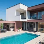 New 55 - Heated Pool Jacuzzi Sauna 别墅
