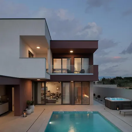 New 55 - Heated Pool Jacuzzi Sauna Vrsi