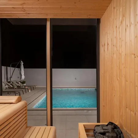 New 55 - Heated Pool Jacuzzi Sauna