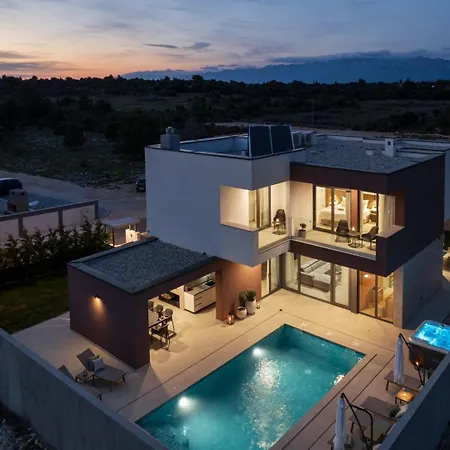 New 55 - Heated Pool Jacuzzi Sauna 빌라 브르시