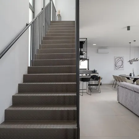 New 55 - Heated Pool Jacuzzi Sauna 빌라 브르시