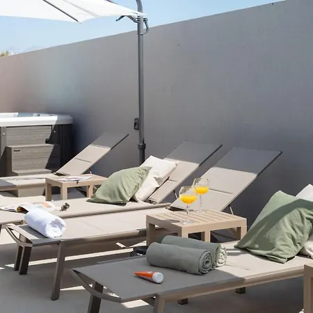 New 55 - Heated Pool Jacuzzi Sauna