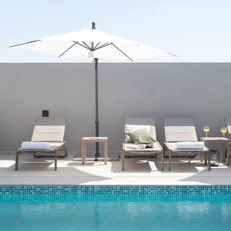 New 55 - Heated Pool Jacuzzi Sauna *