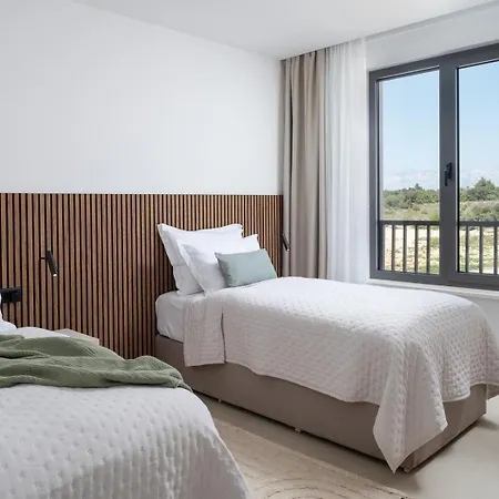 New 55 - Heated Pool Jacuzzi Sauna *