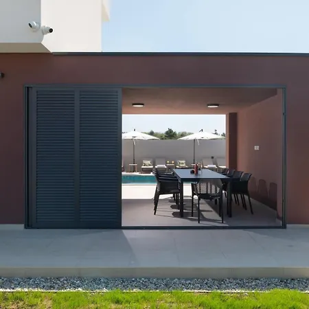 New 55 - Heated Pool Jacuzzi Sauna 빌라 브르시