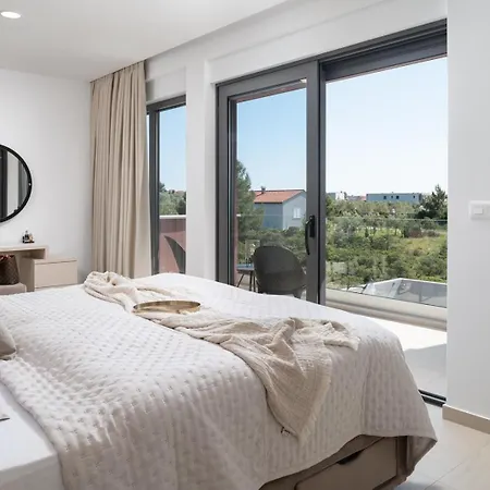 New 55 - Heated Pool Jacuzzi Sauna Vrsi