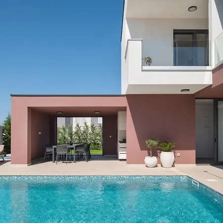 New 55 - Heated Pool Jacuzzi Sauna 빌라