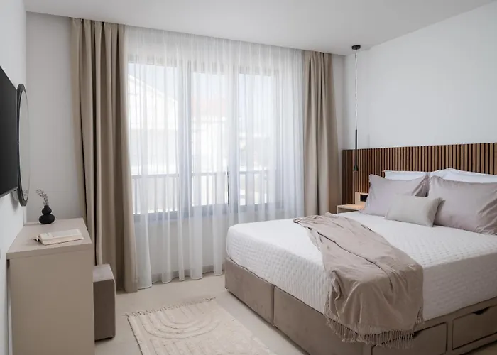 New 55 - Heated Pool Jacuzzi Sauna