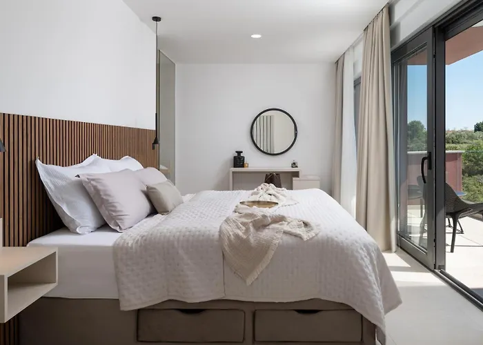 New 55 - Heated Pool Jacuzzi Sauna *