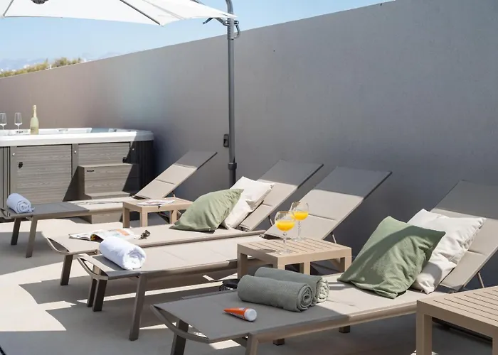 New 55 - Heated Pool Jacuzzi Sauna