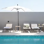 New 55 - Heated Pool Jacuzzi Sauna *