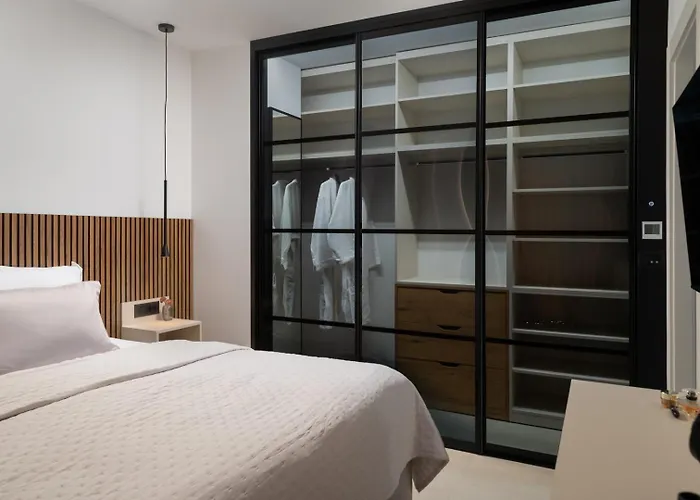 New 55 - Heated Pool Jacuzzi Sauna *