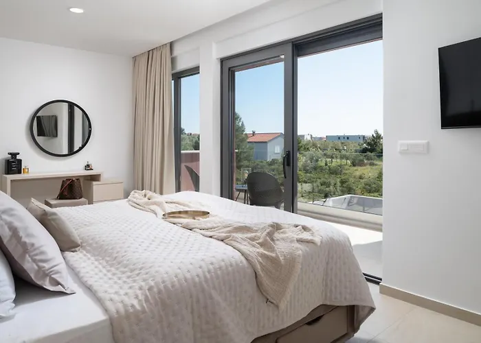 New 55 - Heated Pool Jacuzzi Sauna Врси