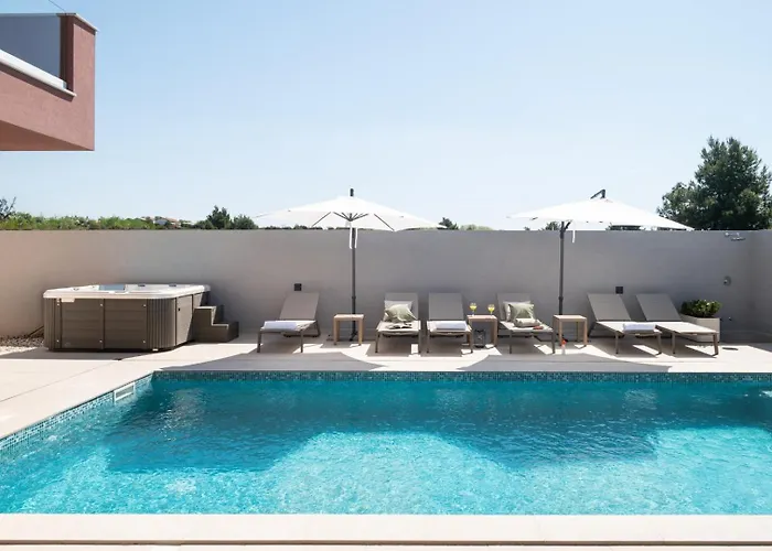 New 55 - Heated Pool Jacuzzi Sauna Врси